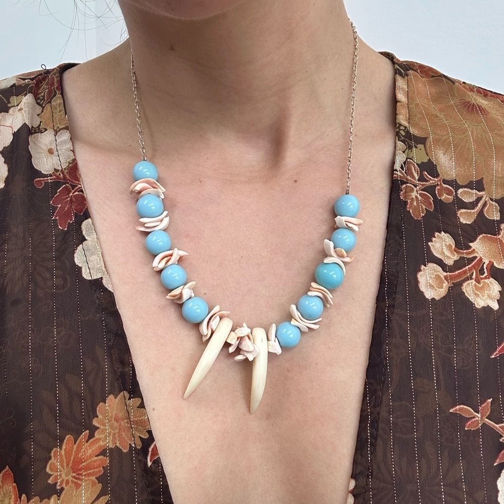 Vintage 70’s Blue Bead & Shell Tooth Necklace Silver Tone Chain 20"